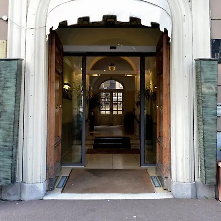 The Guardian Otel Roma