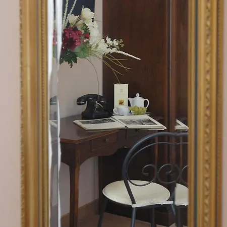 Elyse' Hotel