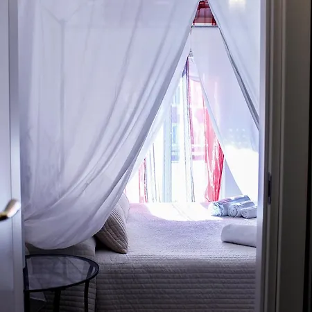 Interno 4 Rome