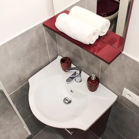 Interno 4 Rome