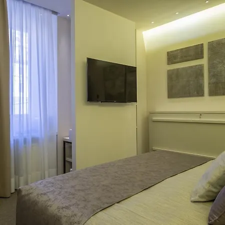 230 Luxury Roma