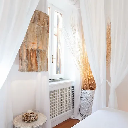 Honey Navona Deluxe Apartment