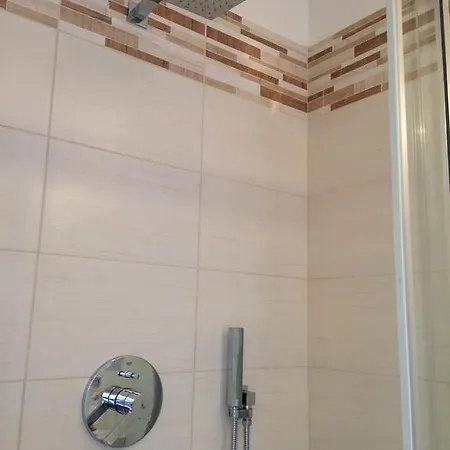 Serventi Longhi Affittacamere 2*