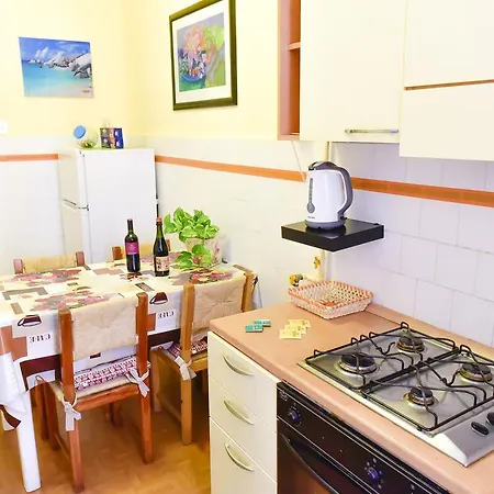 Casa Vacanza Frendy - Free Airport Transportation On Arrival If You Book An Apartment Of Minimum 3 Nights And 6 People Guest house Rome