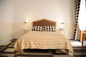 Piazza Di Spagna Prestige بيت ضيافة 2*