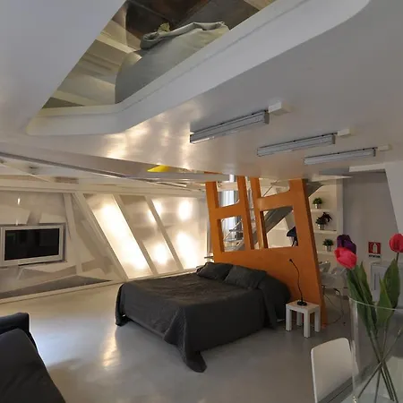 Space Apartment *