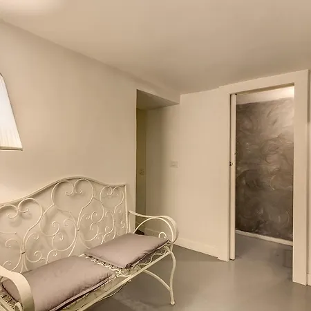 Vicolo Delle Grotte House Apartment Rome