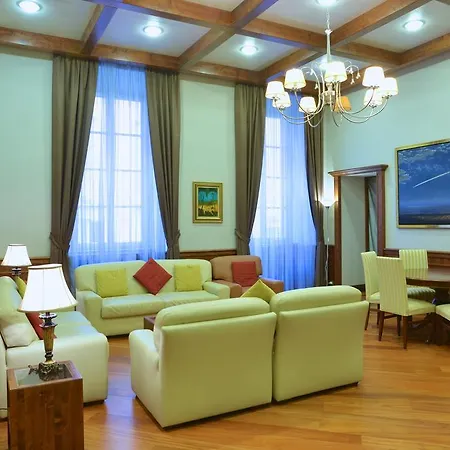 Domus Australia Hotel 4*