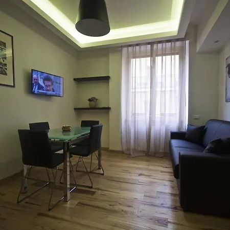 Apartamento Piramide House
