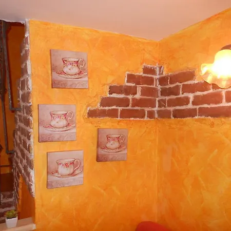 La Casetta Gialla Di Edoardo Apartment *