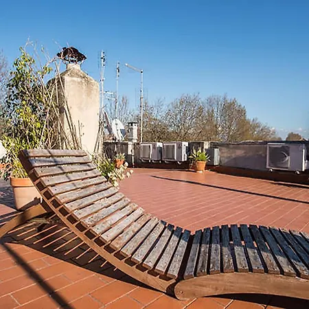 Over The Tiber Loft Apartment Rome