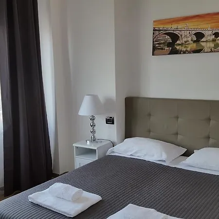 Luce Di Luna Luxury Suites *