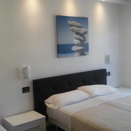 Luce Di Luna Luxury Suites Guest house