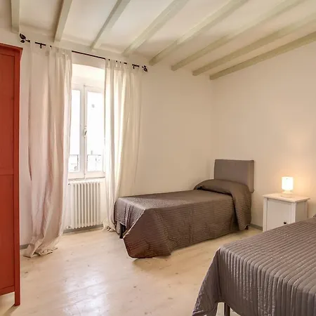 Apartment Three Bedroom Campo Dei Fiori