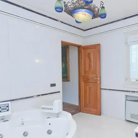 Holiday home Candia House