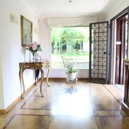 Holiday home Candia House