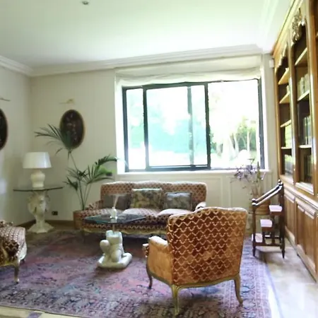 Holiday home Candia House