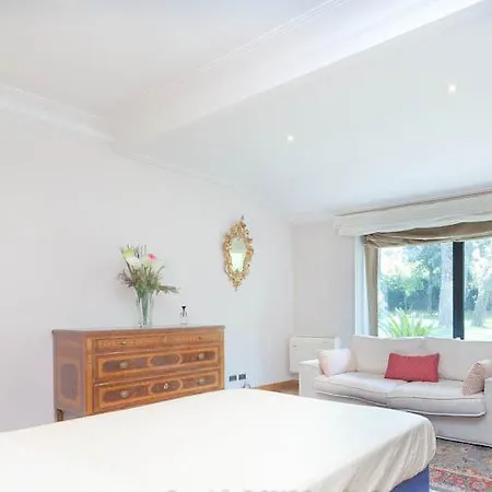 Candia House Holiday home Rome