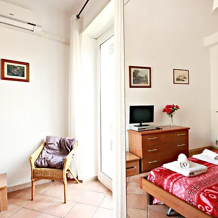 Scalini Di Trastevere Bed and breakfast 2*