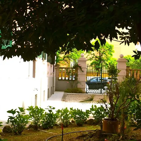 Maison Chiro' 2* Rome