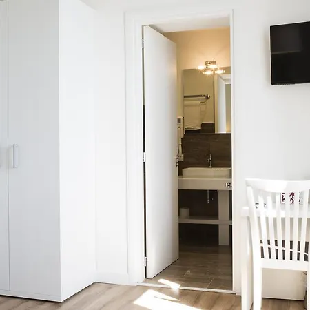 Pensión Suite Deal 2*