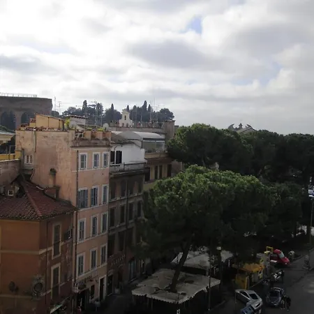 2 Passi Al Colosseo 2*