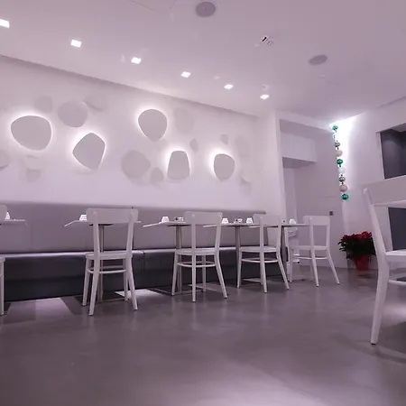 מלון White 4*