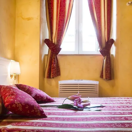 Bed & Breakfast Domus Trevi 3*