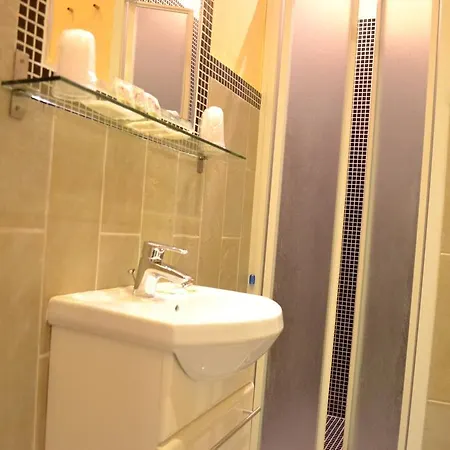Guest house Tiburtina House 2*