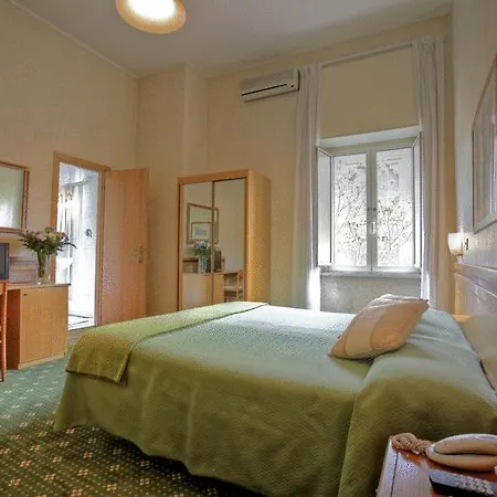 Hotel Embassy