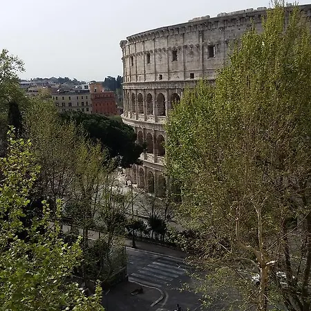 Colosseum Corner Roma
