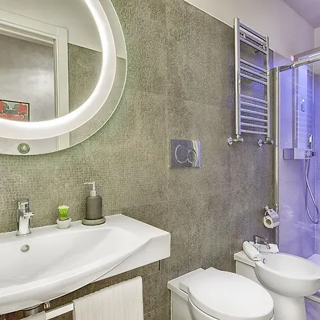 Hotel First Suites 3*