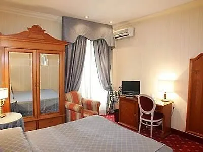 מלון Sistina