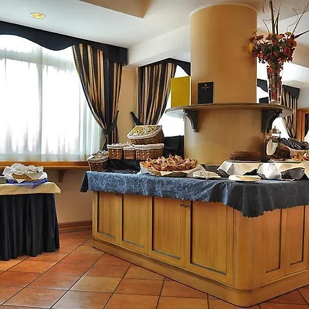 Hotel Pineta Palace 4*
