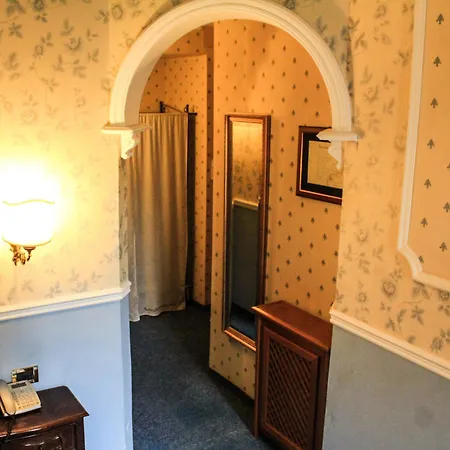 Elyse' Hotel