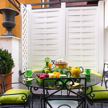 Domus Spagna Capo Le Case Bed & Breakfast