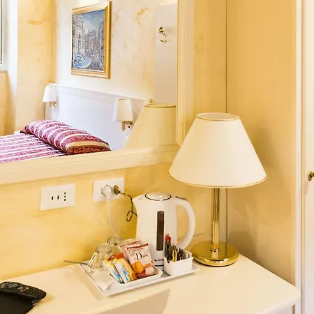 Domus Trevi Bed & Breakfast 3*