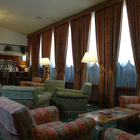 Commodore Hotel