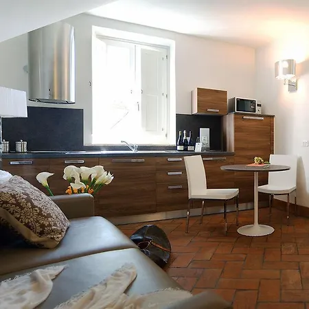 Navona Luxury 2*