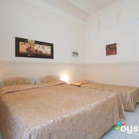 Capricci Romani Πανσιόν 2*