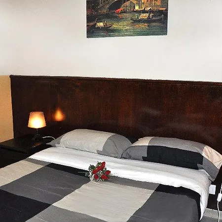 Friend House Rome