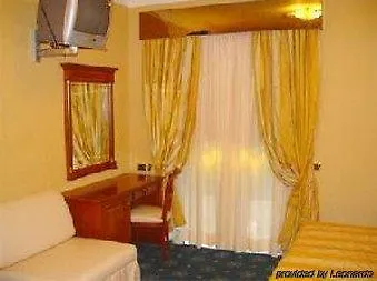 Luxury H 2000 לינה וארוחת בוקר 3*