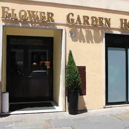 Flower Garden Otel