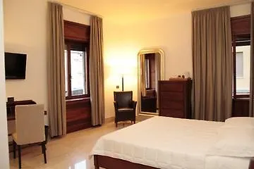 St. Peter' Six & Nocleg ze śniadaniem 3*