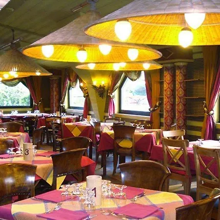 Hotel Grand Colony 3*