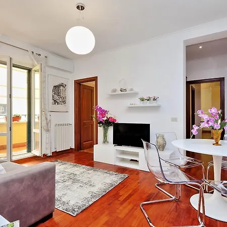 Apartment Mecenate Charme Apartment