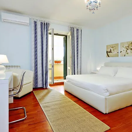 Apartment Mecenate Charme Apartment *