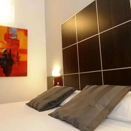 Place Hotel 2*