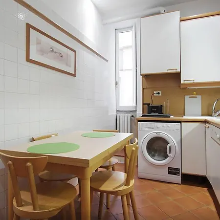 Holidays Banchi Nuovi Apartment *