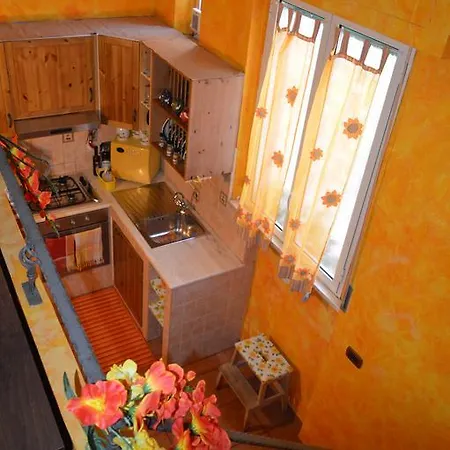 La Casetta Gialla Di Edoardo Apartment